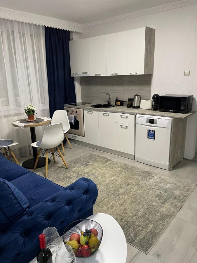 Escape Aparthotel Сучава Экстерьер фото